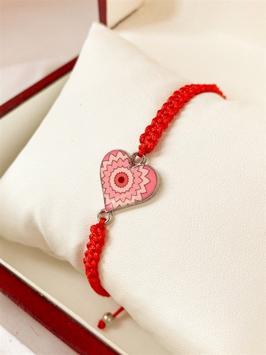 Red thread "Mysterious heart" (B11)